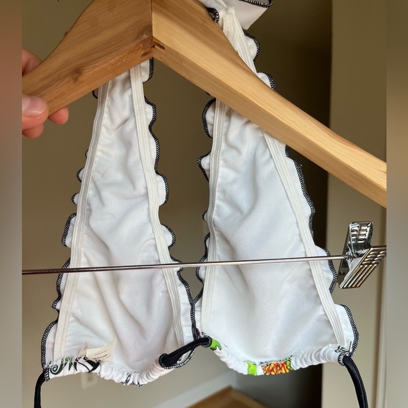 Bikini - Picture 10 of 14